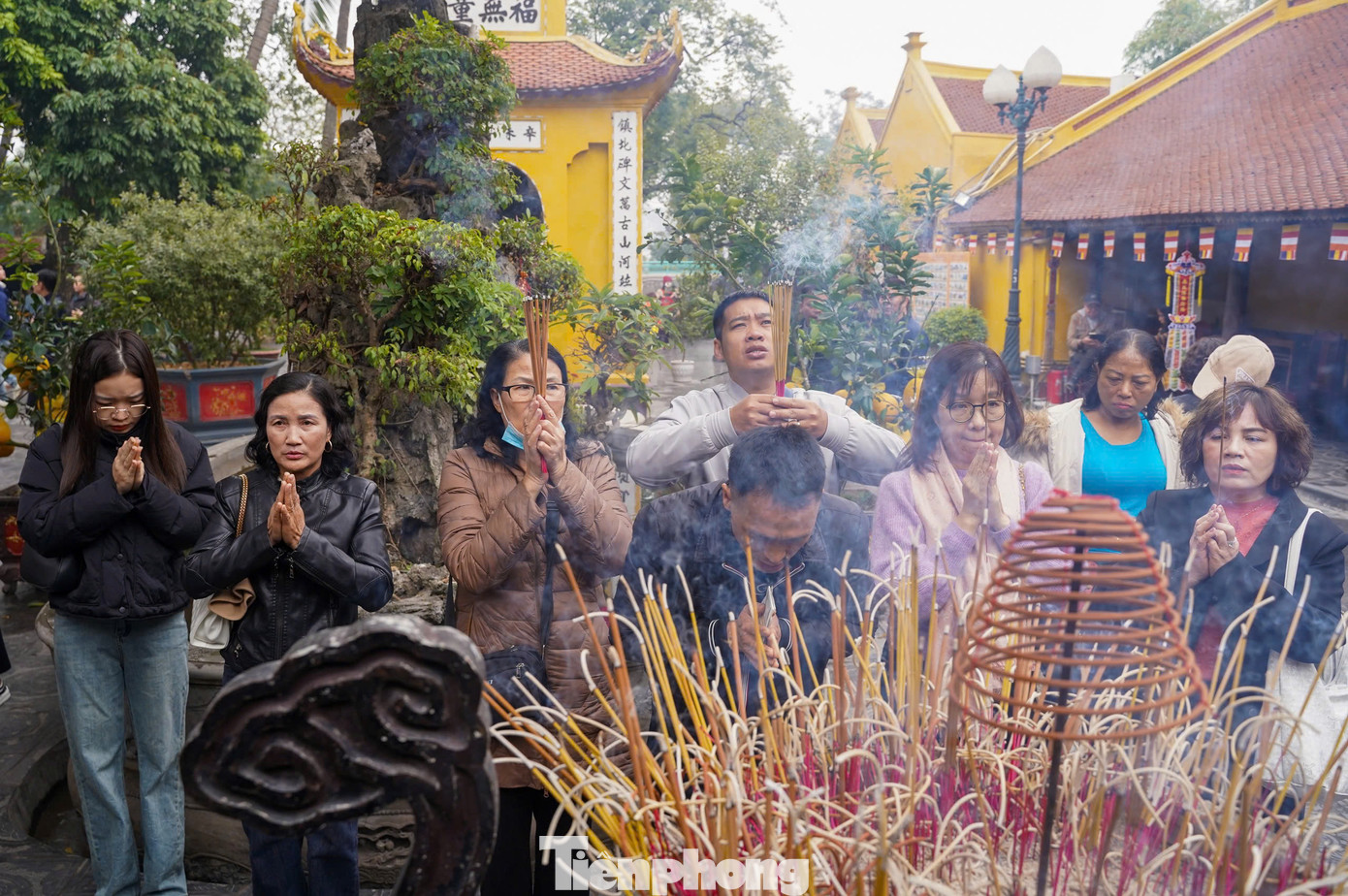 Xưa kia, chùa Trấn Quốc là trung tâm Phật giáo của kinh thành Thăng Long. Dịp Rằm tháng Giêng, nhiều người đến chùa Trấn Quốc cầu bình an, tài lộc.