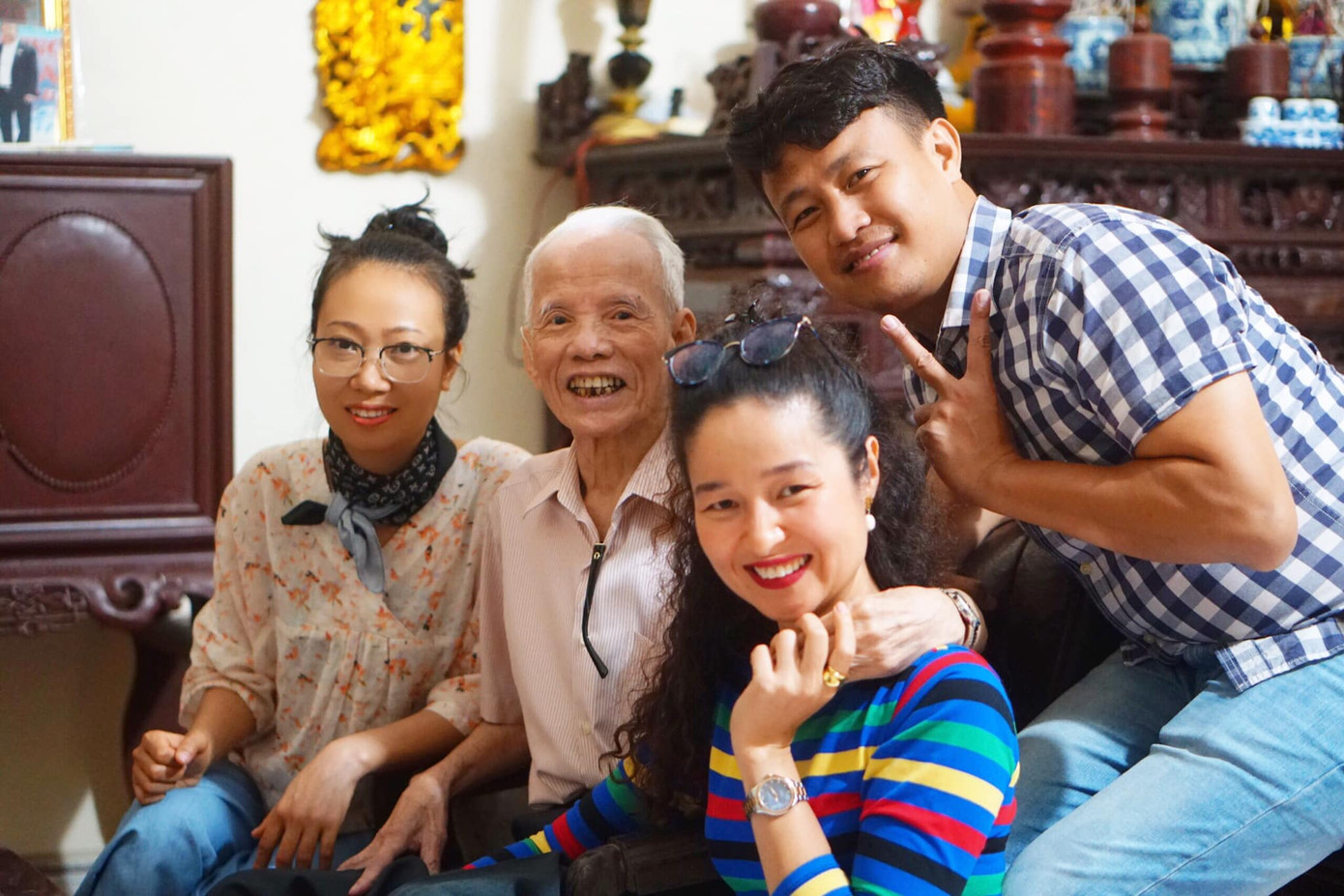 Đạo diễn Nguyễn Khắc Lợi cùng các học trò. Đạo diễn Nguyễn Khắc Lợi cùng các học trò.