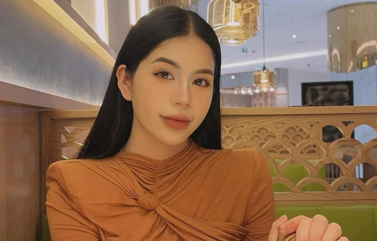 Quang Linh, Hằng Du Mục liên tiếp xin lỗi vì quảng cáo không chính xác thông tin sản phẩm. Quang Linh, Hằng Du Mục liên tiếp xin lỗi vì quảng cáo không chính xác thông tin sản phẩm.