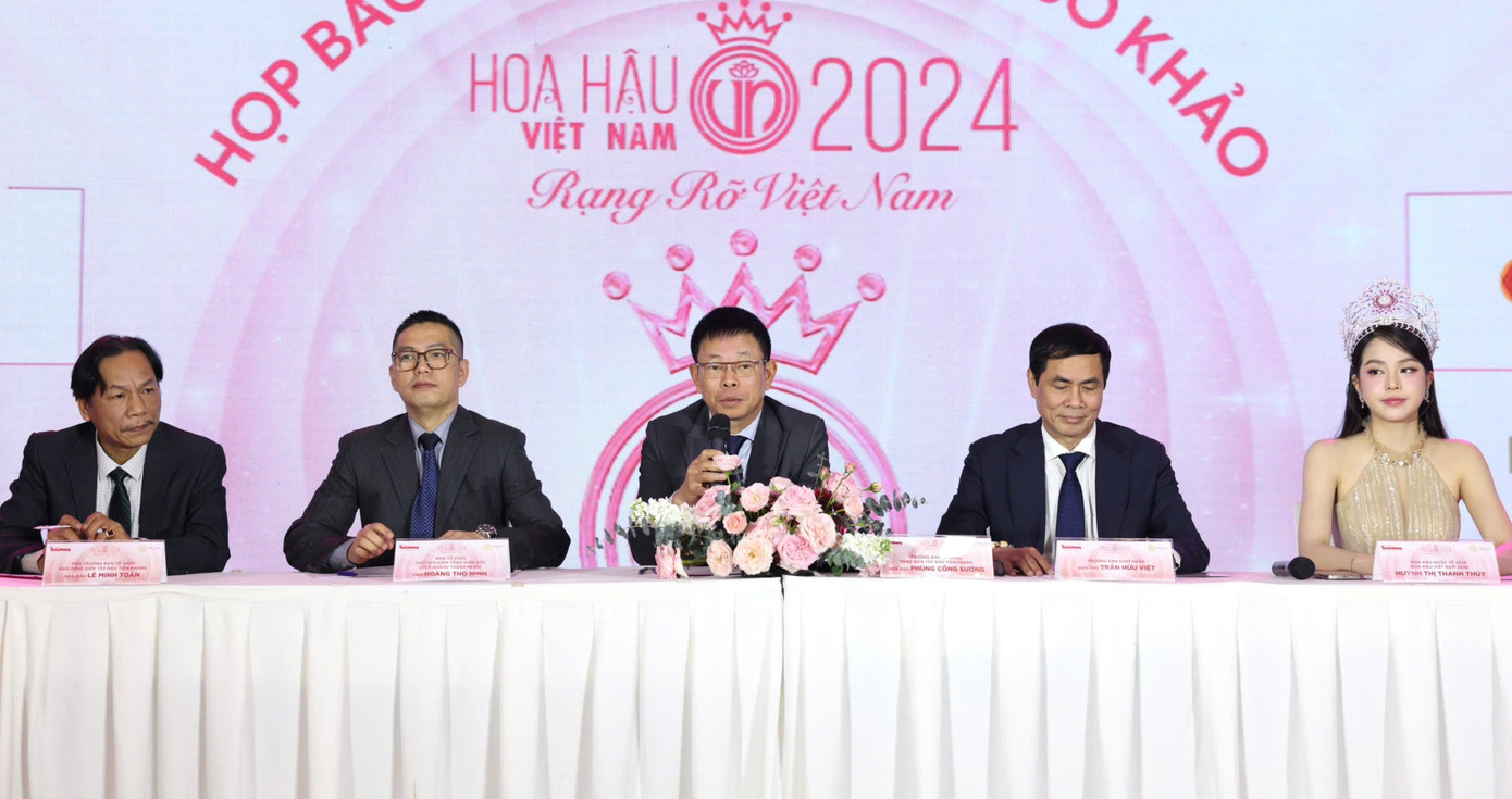 Nhà báo Phùng Công Sưởng - Tổng biên tập báo Tiền Phong - Trưởng Ban tổ chức - trả lời câu hỏi của phóng viên về số lượng thí sinh vào Chung khảo Hoa hậu Việt Nam 2024. Nhà báo Phùng Công Sưởng - Tổng biên tập báo Tiền Phong - Trưởng Ban tổ chức - trả lời câu hỏi của phóng viên về số lượng thí sinh vào Chung khảo Hoa hậu Việt Nam 2024.