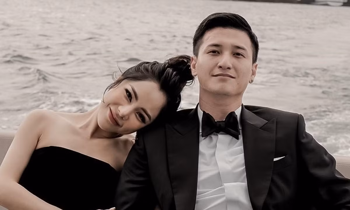 Huỳnh Anh cầu hôn bạn gái đầu năm 2021.