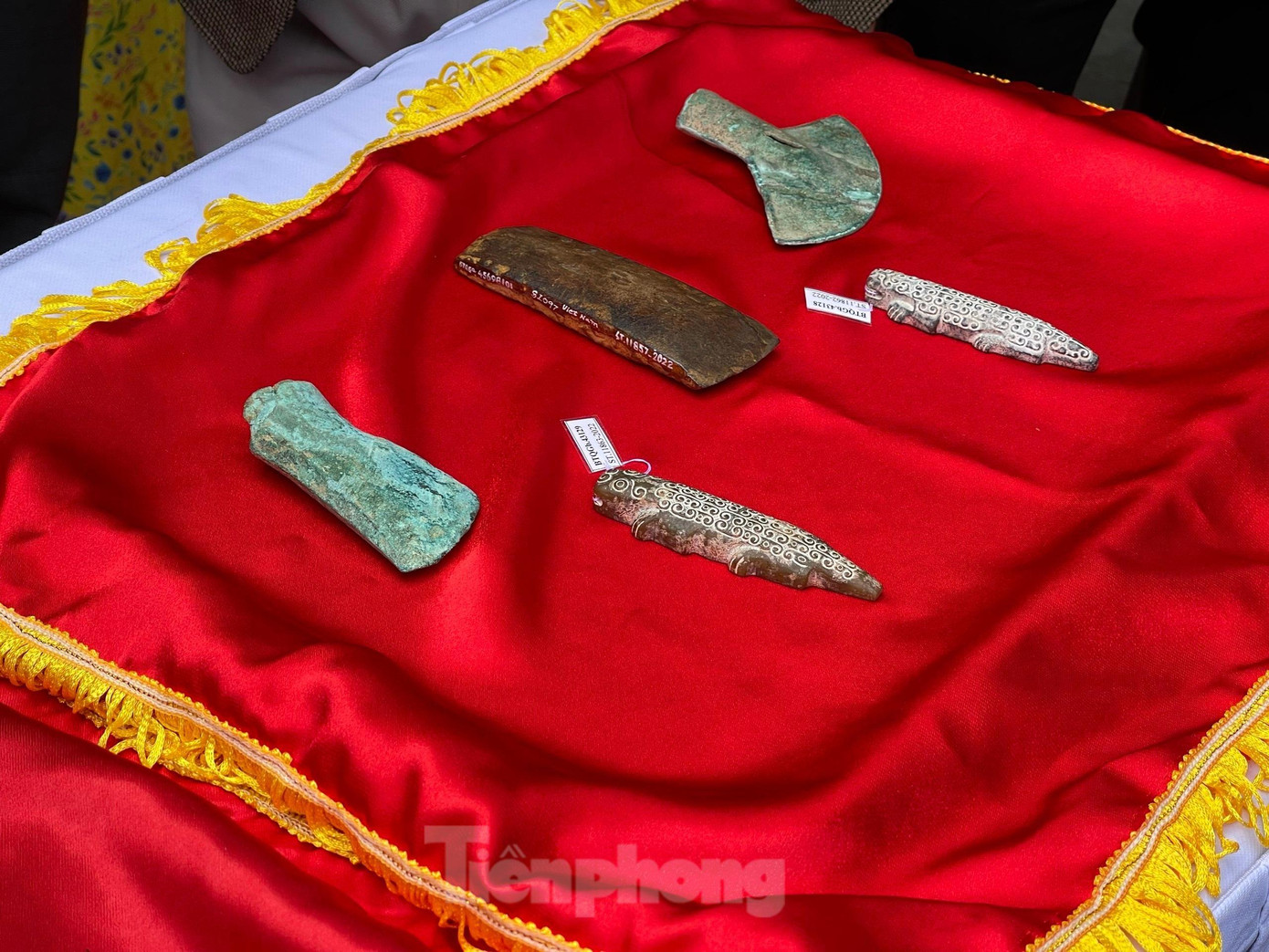 Năm 2013, Cục Điều tra Liên bang Hoa Kỳ (FBI) phát hiện một công dân lưu giữ trái phép bộ sưu tập lớn cổ vật và hài cốt của gần 500 người Mỹ bản địa và của nước ngoài. Năm 2014, FBI thu hồi hơn 7.000 đồ vật/hiện vật để tiến hành trả lại cho chủ sở hữu hợp pháp. Ảnh: TRỌNG TÀI.