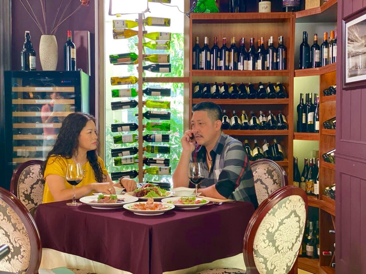 Nhân vật Tấn xuất hiện đã phơi bày nhiều uẩn khúc trong quá khứ. Nhân vật Tấn xuất hiện đã phơi bày nhiều uẩn khúc trong quá khứ.