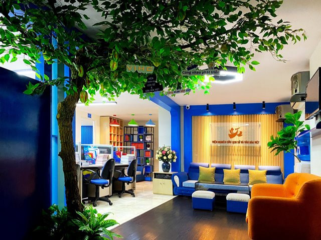 Viện Nghiên cứu Lịch sử và Văn Hóa Việt có trụ sở tại Hà Nội. Viện Nghiên cứu Lịch sử và Văn Hóa Việt có trụ sở tại Hà Nội.