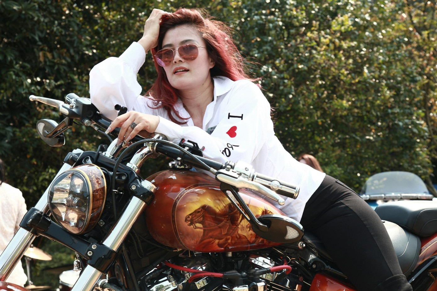 Hình ảnh đời thường mạnh mẽ,cá tính của nữ diễn viên. Hình ảnh đời thường mạnh mẽ,cá tính của nữ diễn viên.