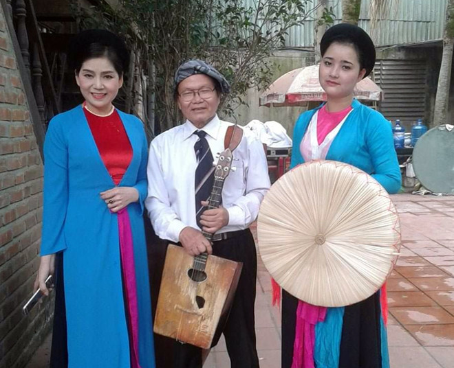 Nhạc sĩ Xuân Ba (giữa) sinh ra trong gia đình có truyền thống âm nhạc.