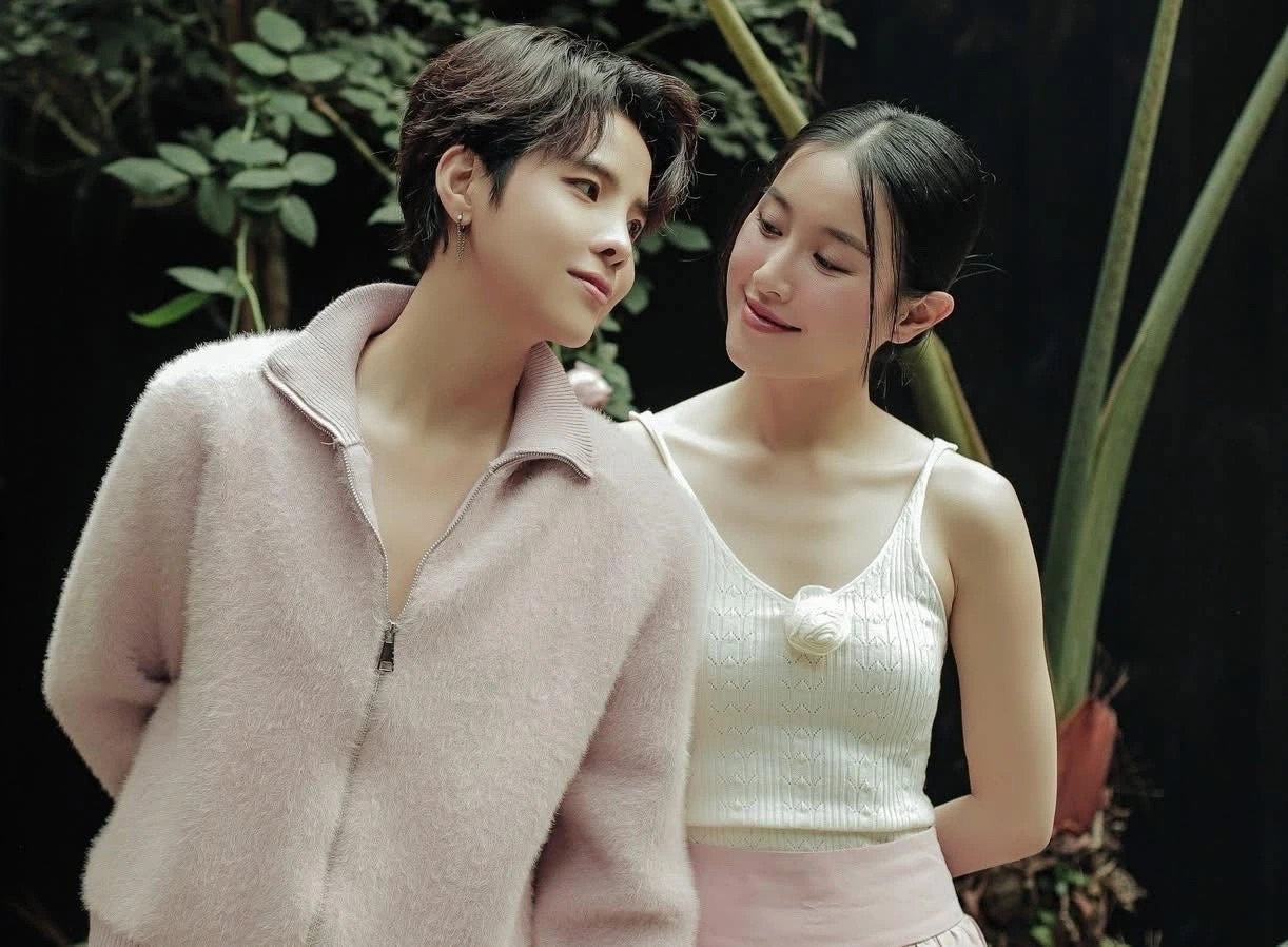 Thu Trang (phải) đóng chính nhiều MV của Vũ Cát Tường.