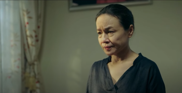 Mẹ Vũ lo lắng vì cả hai con vướng vào rắc rối. Ảnh: CMH.