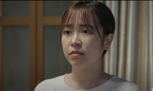 Son hụt hẫng vì không được dự tiệc cùng chồng. Ảnh: CMH. Son hụt hẫng vì không được dự tiệc cùng chồng. Ảnh: CMH.