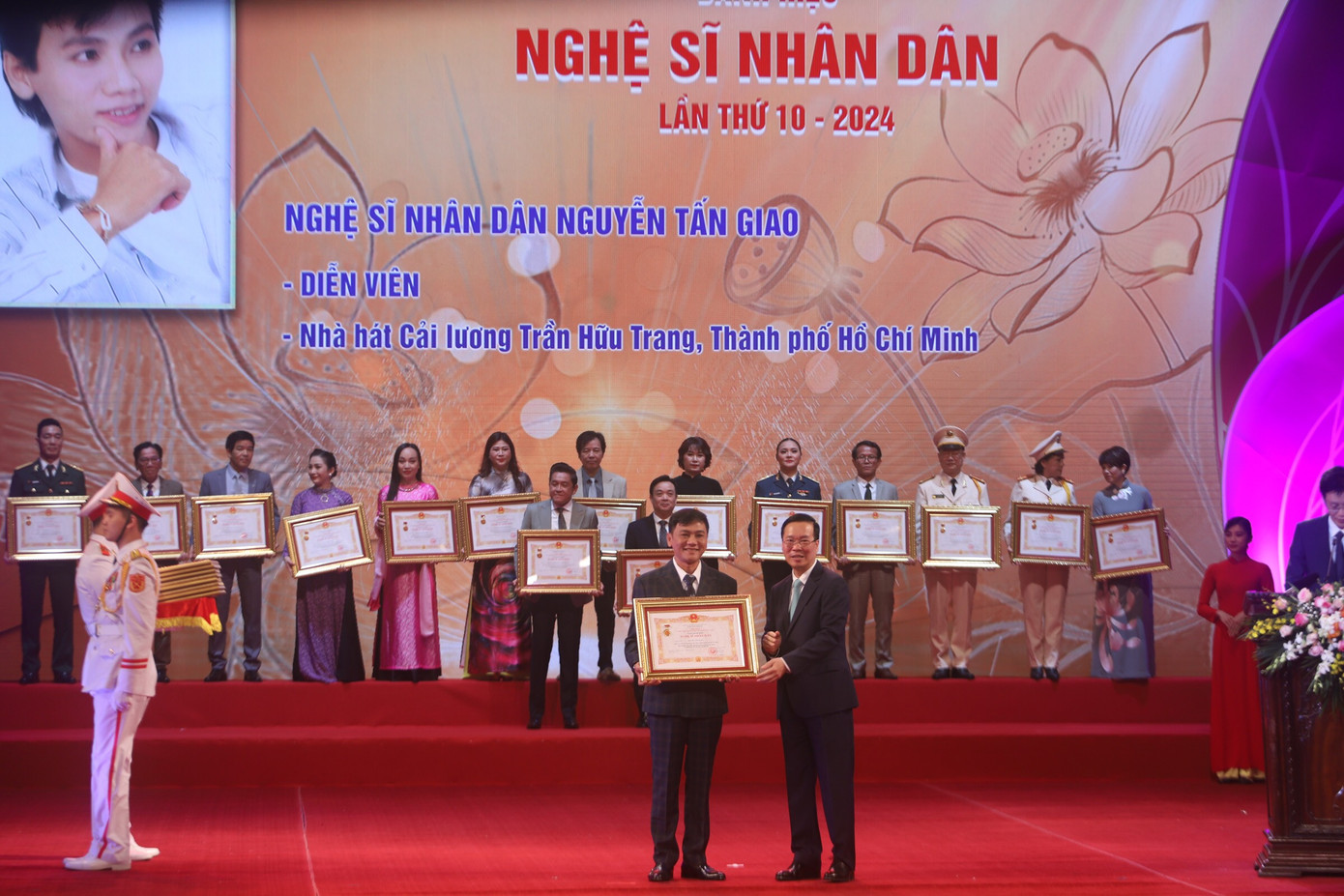 Nhiều nghệ sĩ có chung cảm xúc tự hào, vinh dự. Ảnh: Lại Tấn. Nhiều nghệ sĩ có chung cảm xúc tự hào, vinh dự. Ảnh: Lại Tấn.