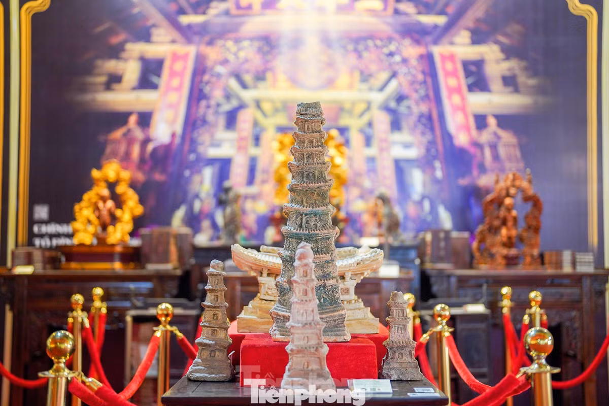 Bộ tháp thờ thời Lý, nguồn gốc Bắc Ninh. Bộ tháp thờ thời Lý, nguồn gốc Bắc Ninh.
