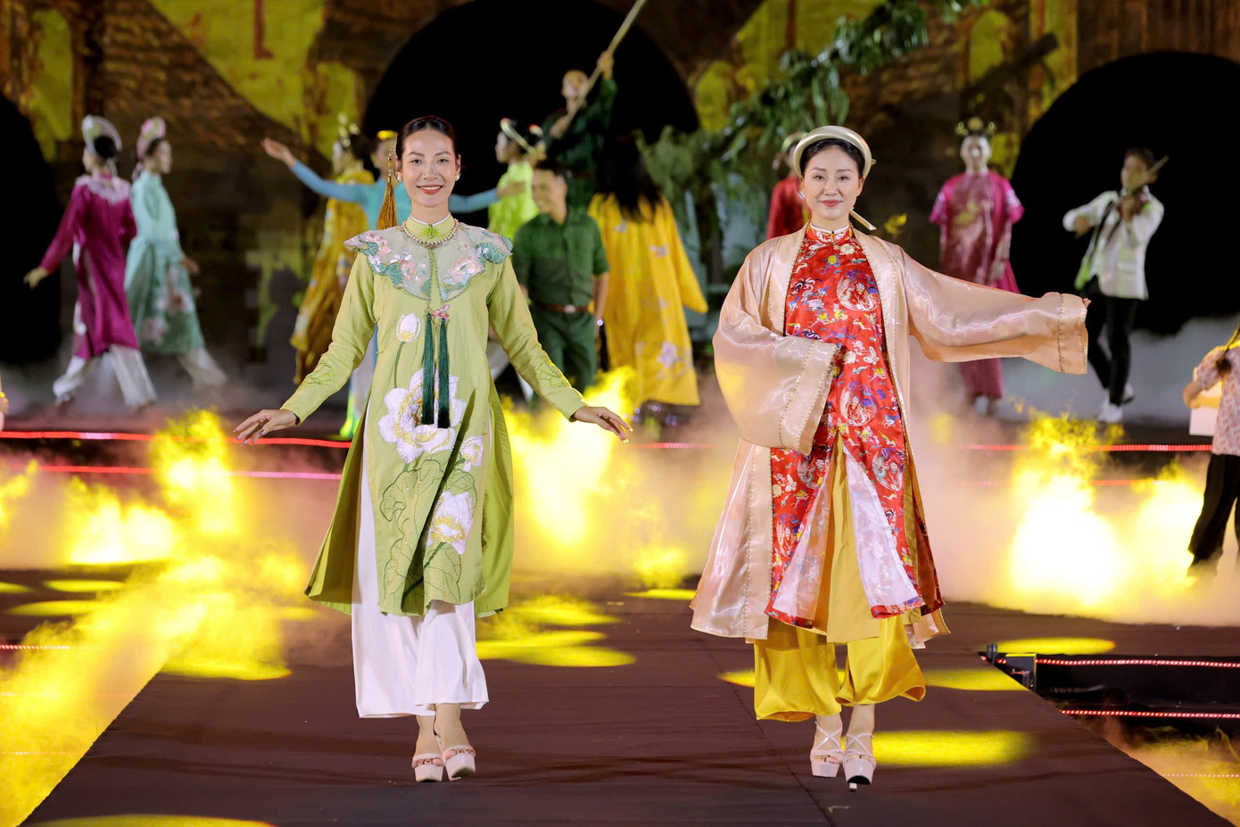 Cử tri kiến nghị Bộ VHTTDL quan tâm nghiên cứu, sớm đề xuất quy định về quốc phục của Việt Nam. Cử tri kiến nghị Bộ VHTTDL quan tâm nghiên cứu, sớm đề xuất quy định về quốc phục của Việt Nam.