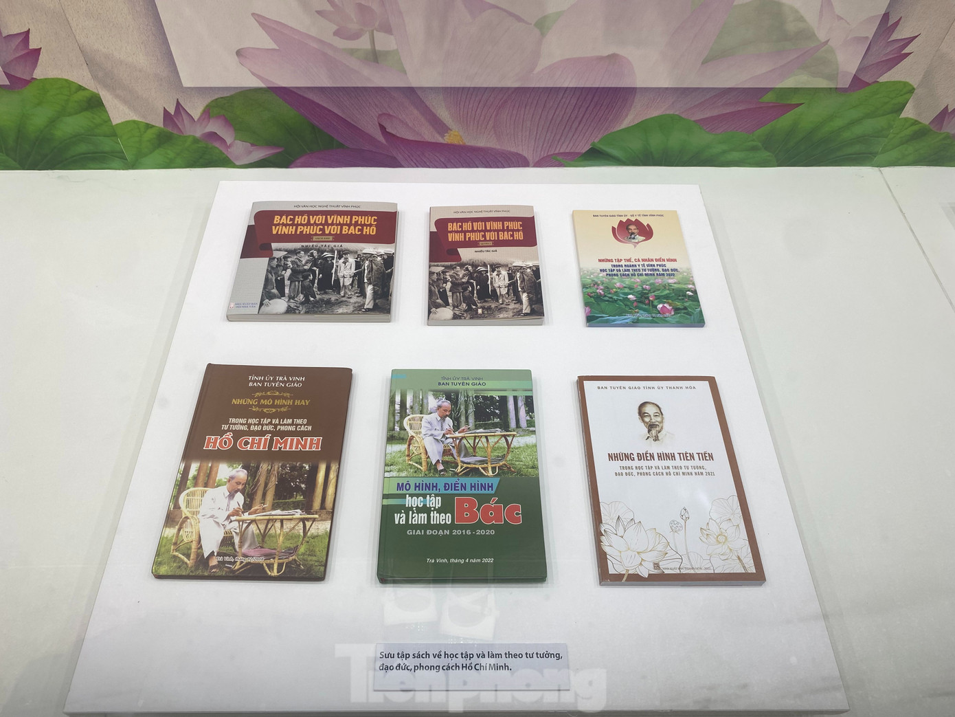 Sưu tập sách về học tập và làm theo tư tưởng đạo đức Hồ Chí Minh.