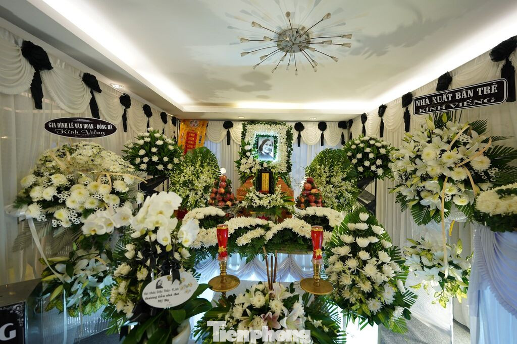 Nhà thơ Trần Chấn Uy nhận định nhà thơ Lâm Thị Mỹ Dạ có nhiều đóng góp cho thơ ca Việt Nam, đặc biệt với những tác phẩm trong thời chống Mỹ. Ảnh: Phạm Nguyễn. Nhà thơ Trần Chấn Uy nhận định nhà thơ Lâm Thị Mỹ Dạ có nhiều đóng góp cho thơ ca Việt Nam, đặc biệt với những tác phẩm trong thời chống Mỹ. Ảnh: Phạm Nguyễn.