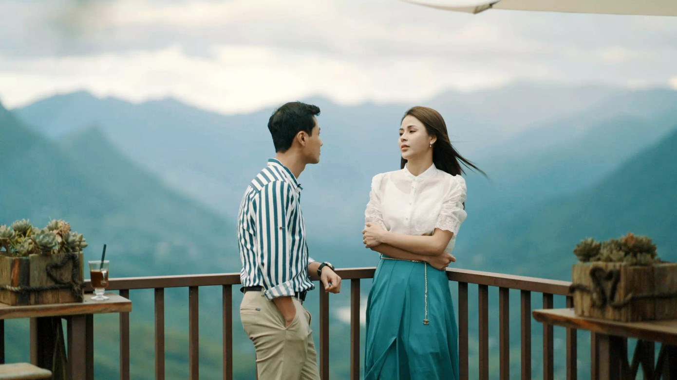 Tuy vậy, cảnh hôn dưới mưa có lẽ mới chỉ là mở đầu cho một chuyện tình sóng gió như nam chính từng bật mí. Lam trở về Đông Bình làm quản lý cho hãng dược Hùng Đơn- công ty của bố dượng. Những sai phạm của công ty và bố dượng chắc chắn sẽ trở thành rào cản lớn cho tình yêu của Lam-Vũ.