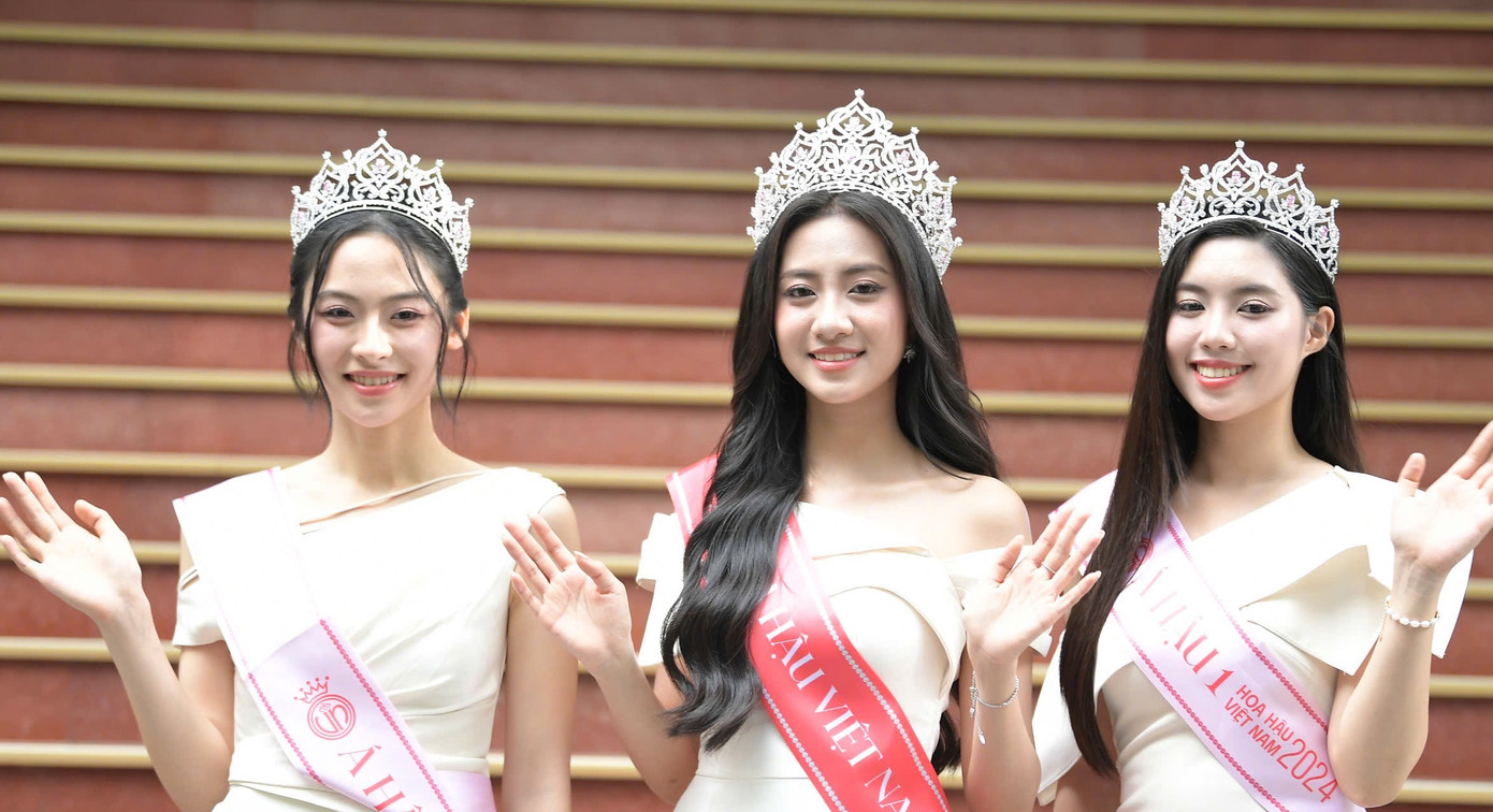 Top 3 Hoa hậu Việt Nam 2024 trong buổi giao lưu tại báo Tiền Phong chiều 1/7. Top 3 Hoa hậu Việt Nam 2024 trong buổi giao lưu tại báo Tiền Phong chiều 1/7.