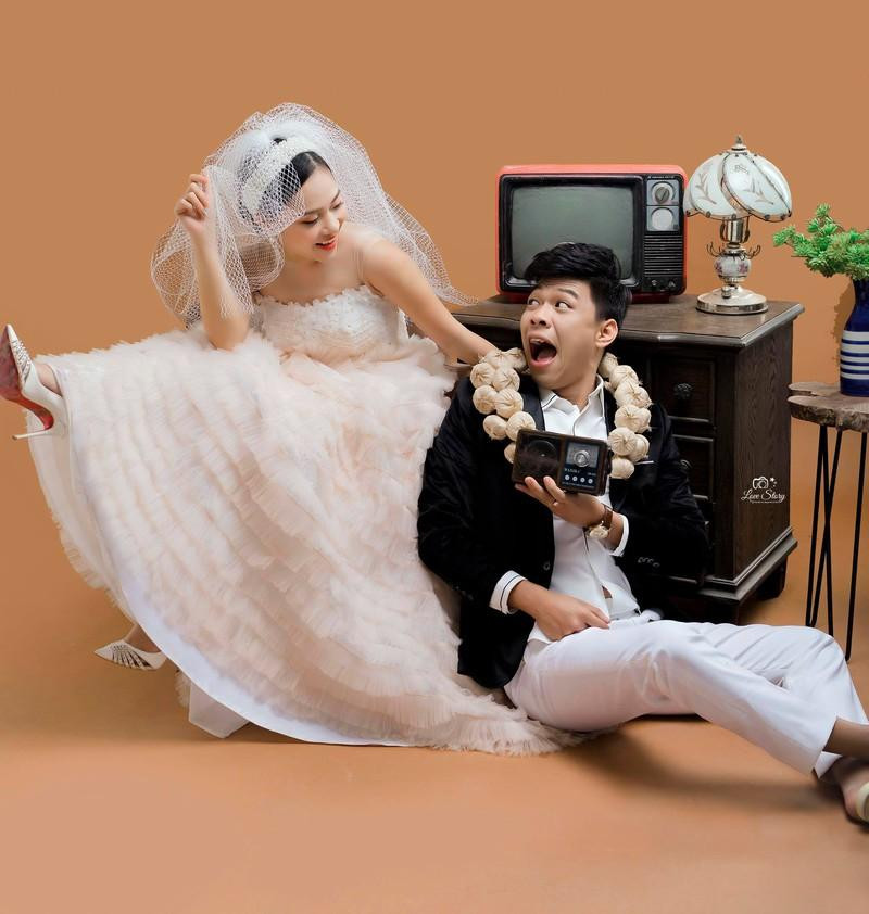 Ảnh cưới hài hước của cặp đôi. Ảnh cưới hài hước của cặp đôi.