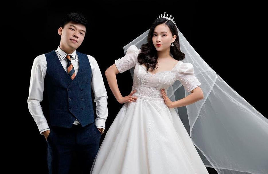 Trung 'Ruồi' và bà xã Lâm Ngọc Hà. Trung 'Ruồi' và bà xã Lâm Ngọc Hà.