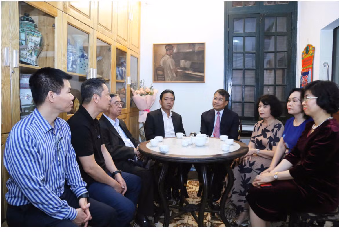 Gia đình nhạc sĩ Hoàng Vân cam kết tiếp tục gìn giữ, phát huy giá trị di sản âm nhạc của cố nhạc sĩ. Gia đình nhạc sĩ Hoàng Vân cam kết tiếp tục gìn giữ, phát huy giá trị di sản âm nhạc của cố nhạc sĩ.