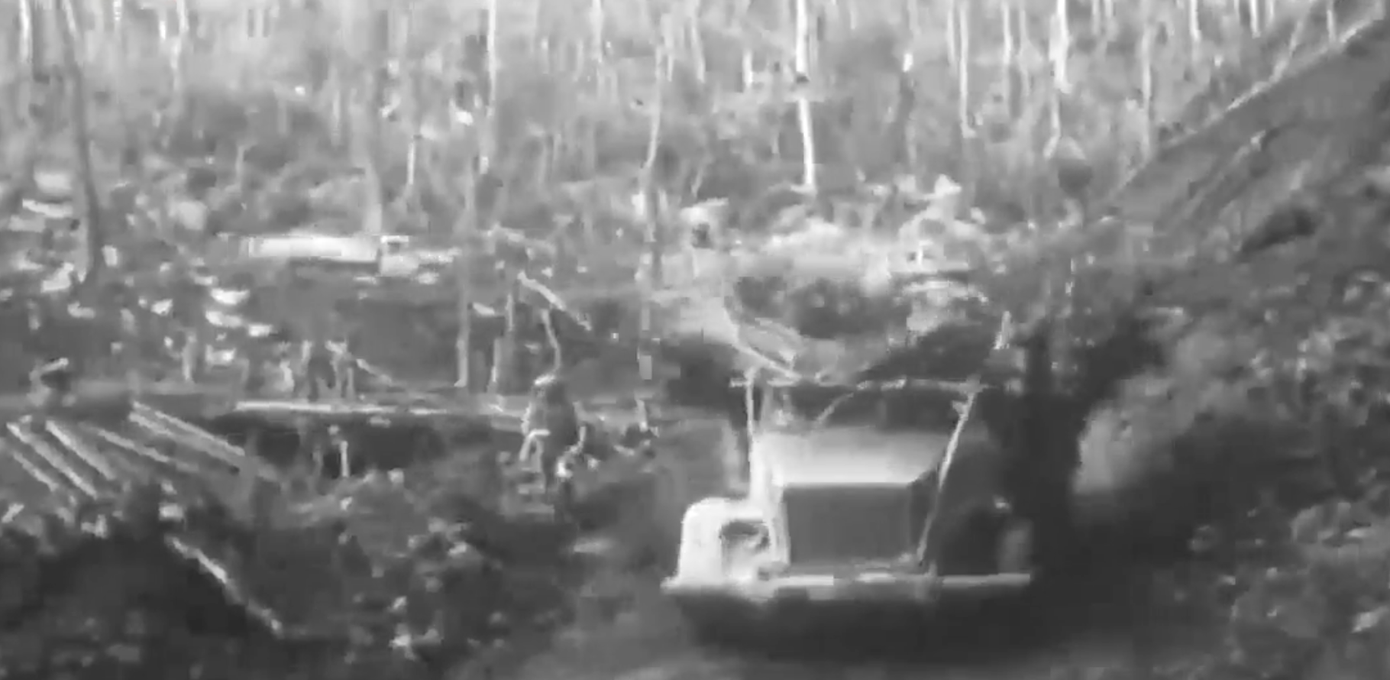 Với khẩu hiệu "Đánh địch mà tiến, mở đường mà đi", trong 16 năm (1959-1975), những chiến sĩ bộ đội Trường Sơn không ngừng củng cố, mở rộng con đường, kết thành mạng lưới giao thông liên hoàn.