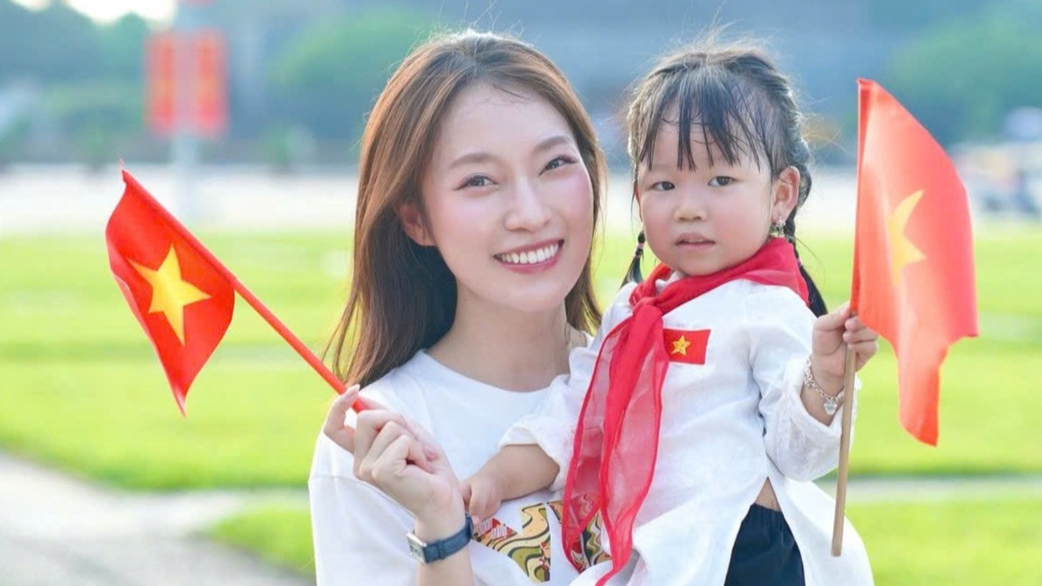 MC Khánh Vy chia sẻ hình ảnh tại Quảng trường Ba Đình. MC Khánh Vy chia sẻ hình ảnh tại Quảng trường Ba Đình.