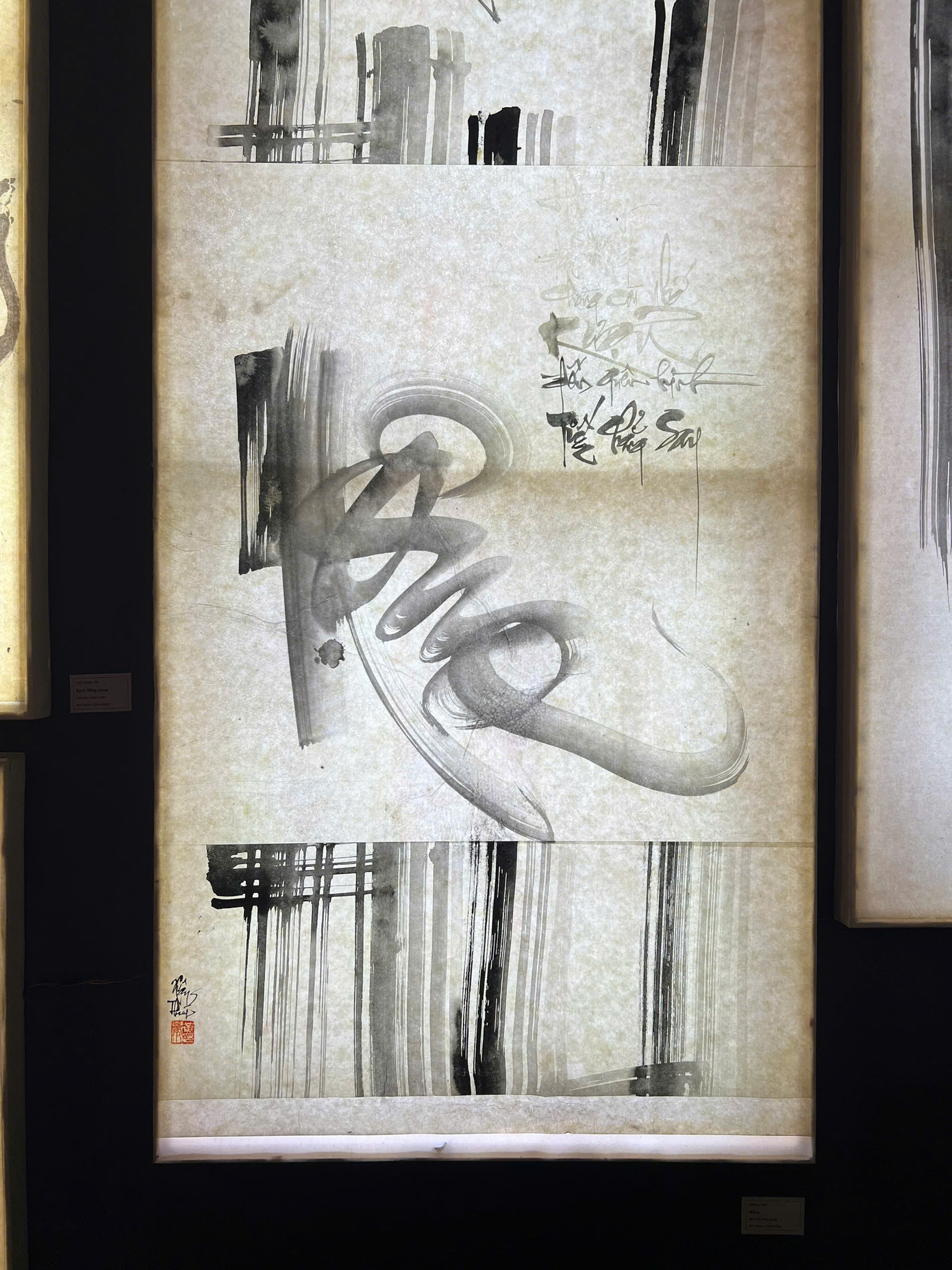 Độc đáo sắp đặt ánh sáng hàng trăm bức thư pháp tại Văn Miếu ảnh 10 Độc đáo sắp đặt ánh sáng hàng trăm bức thư pháp tại Văn Miếu ảnh 10