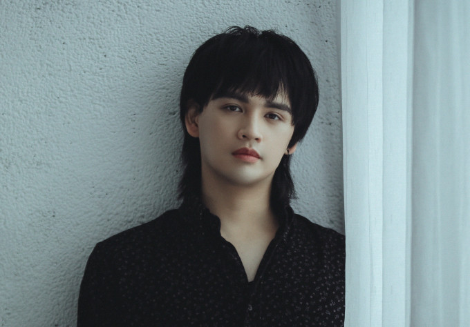 Ca sĩ Nguyễn Trần Trung Quân nói rằng anh là nạn nhân của bạo lực mạng. Ca sĩ Nguyễn Trần Trung Quân nói rằng anh là nạn nhân của bạo lực mạng.