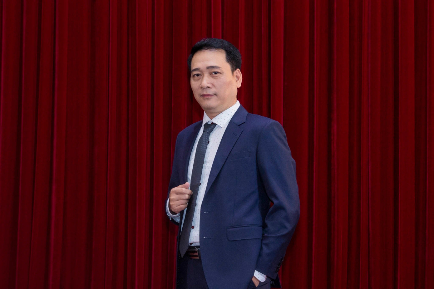 NSƯT Kiều Minh Hiếu - Phó Giám đốc Nhà hát Kịch Việt Nam. NSƯT Kiều Minh Hiếu - Phó Giám đốc Nhà hát Kịch Việt Nam.