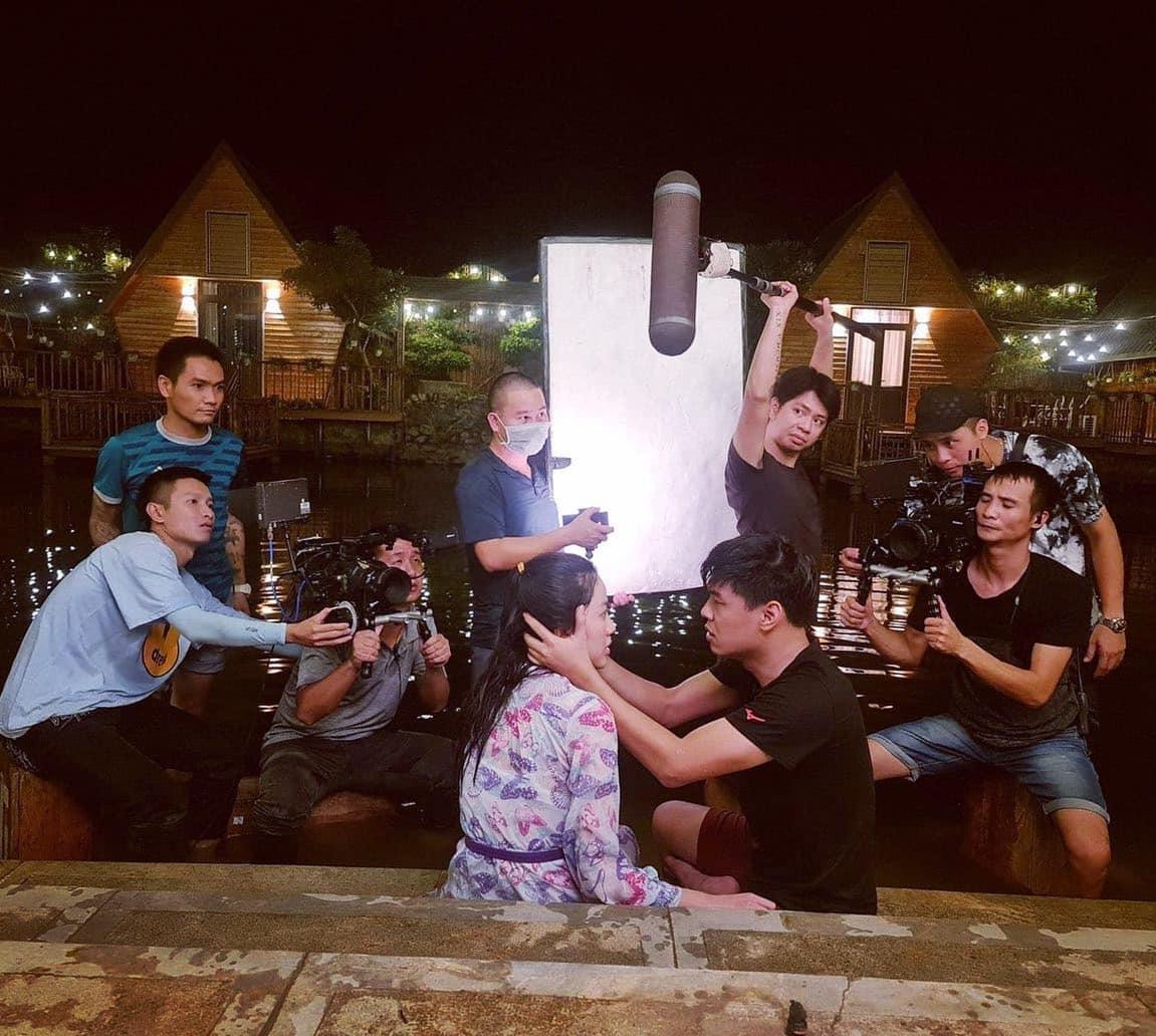 Hậu trường cảnh quay được diễn viên Lương Thanh chia sẻ trên trang cá nhân.