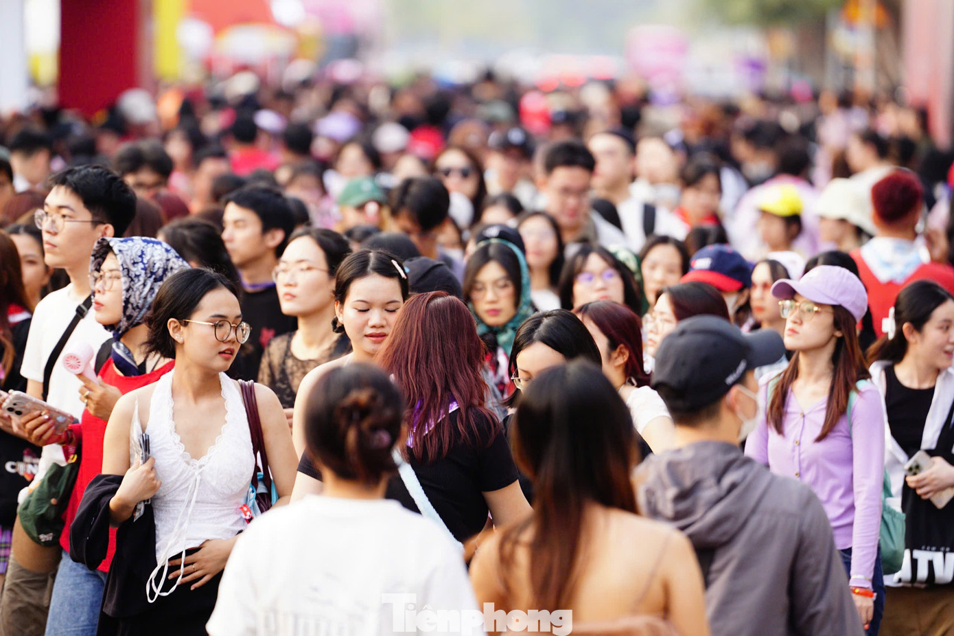 Sau hai đêm concert 3-4 hoành tráng TPHCM, với lượng khán giả lên đến vài chục nghìn người/đêm, ban tổ chức công bố concert day 5 diễn ra tại Hà Nội vào tháng 6. 33 anh trai được xem là &quot;gà đẻ trứng vàng&quot; của công ty. Game show và chuỗi concert Anh trai có doanh thu thuần đạt 1.007 tỷ đồng và lợi nhuận sau thuế 126,7 tỷ đồng, theo chia sẻ của ban tổ chức.