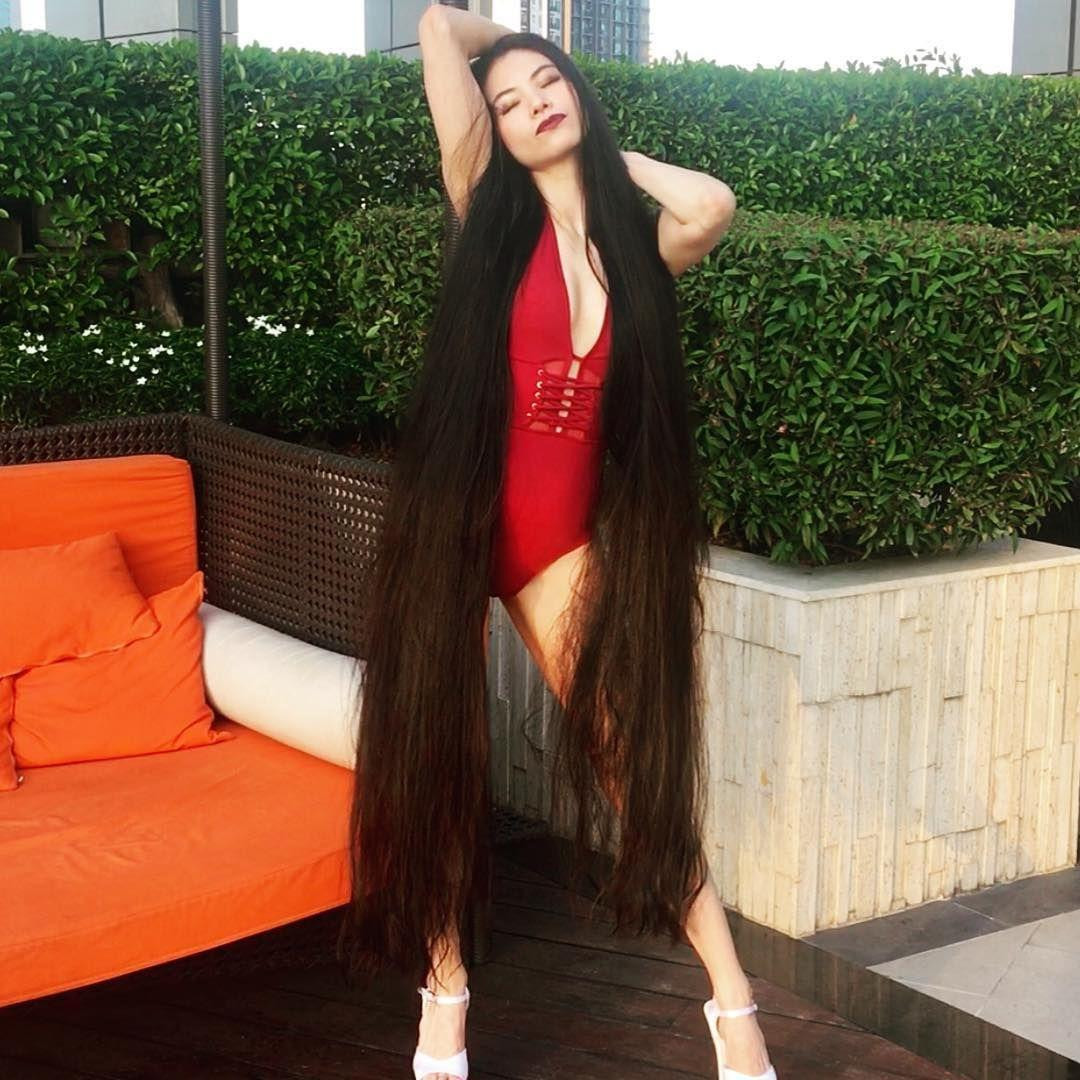 Kambe Rin đã bắt đầu nuôi tóc từ năm 20 tuổi, đến nay đã được 16 năm. Chia sẻ trên mạng xã hội, cô coi việc để tóc dài như một cách thể hiện bản thân cũng như để phù hợp với công việc của một vũ công.