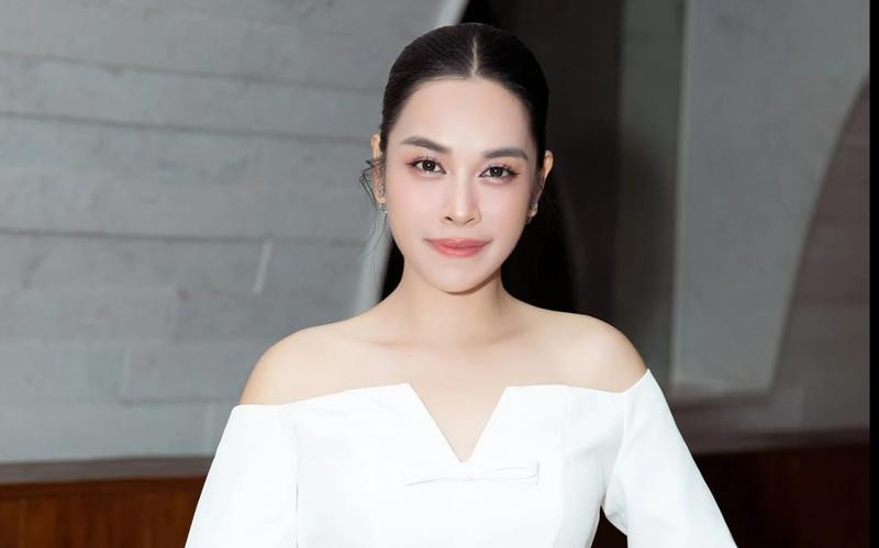 Ca sĩ Ngọc Mai gây xôn xao với video clip có hình ảnh gây tranh cãi.