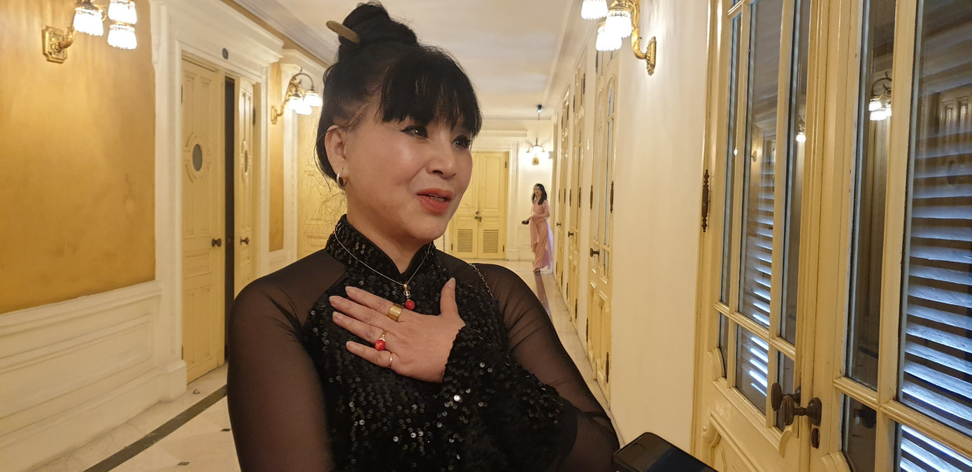 NSND Lan Hương xúc động dự Lễ kỷ niệm 45 năm thành lập Nhà hát Tuổi trẻ.