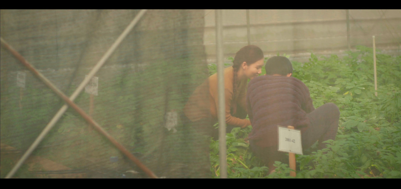 Tình tiết phim khó tránh khỏi lối mòn nếu để người thứ ba làm ảnh hưởng tới cuộc hôn nhân của Phương. Tình tiết phim khó tránh khỏi lối mòn nếu để người thứ ba làm ảnh hưởng tới cuộc hôn nhân của Phương.