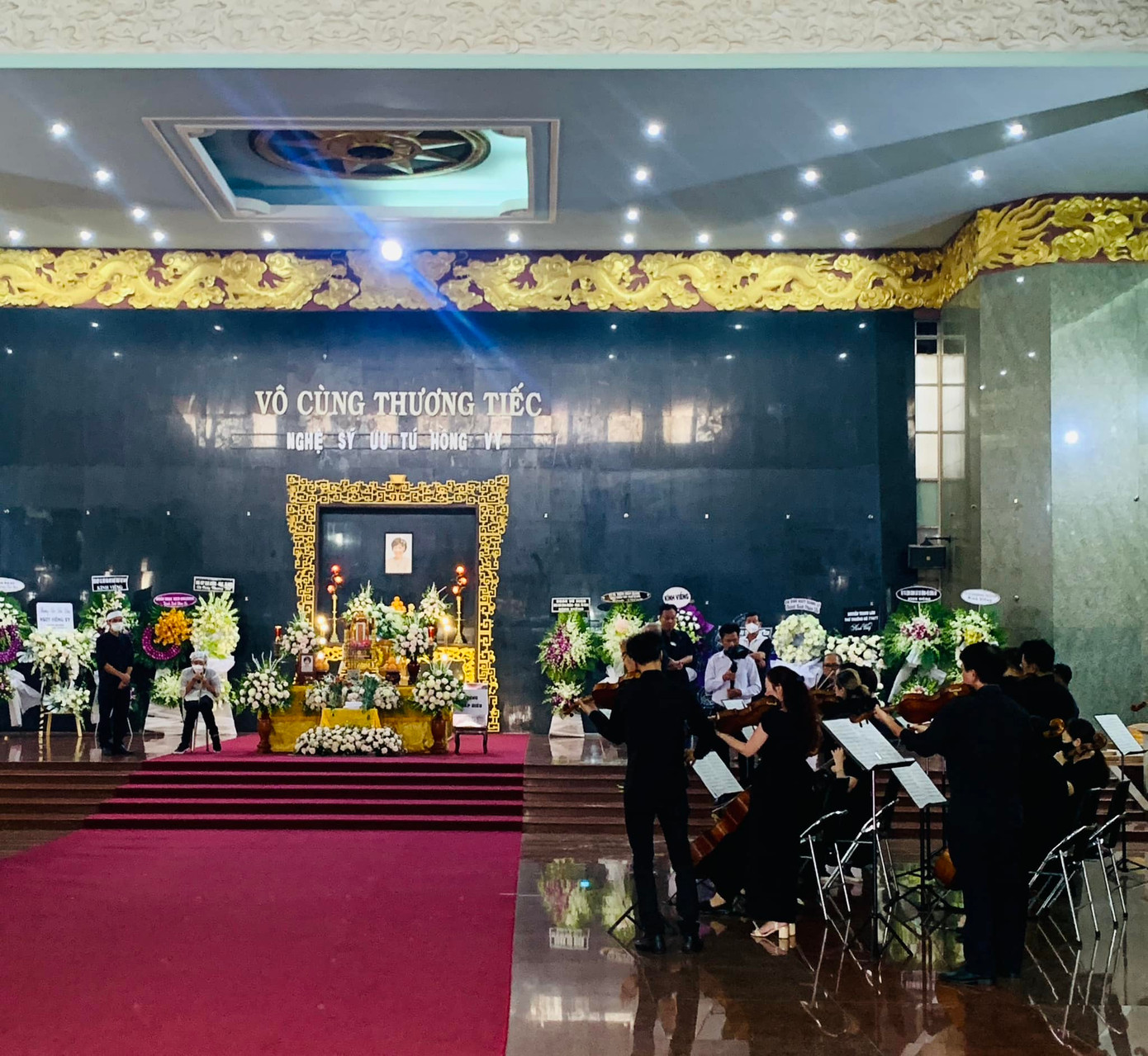 Lễ tang NSƯT Hồng Vy diễn ra sáng 8/5. Ảnh: Minh Đức.