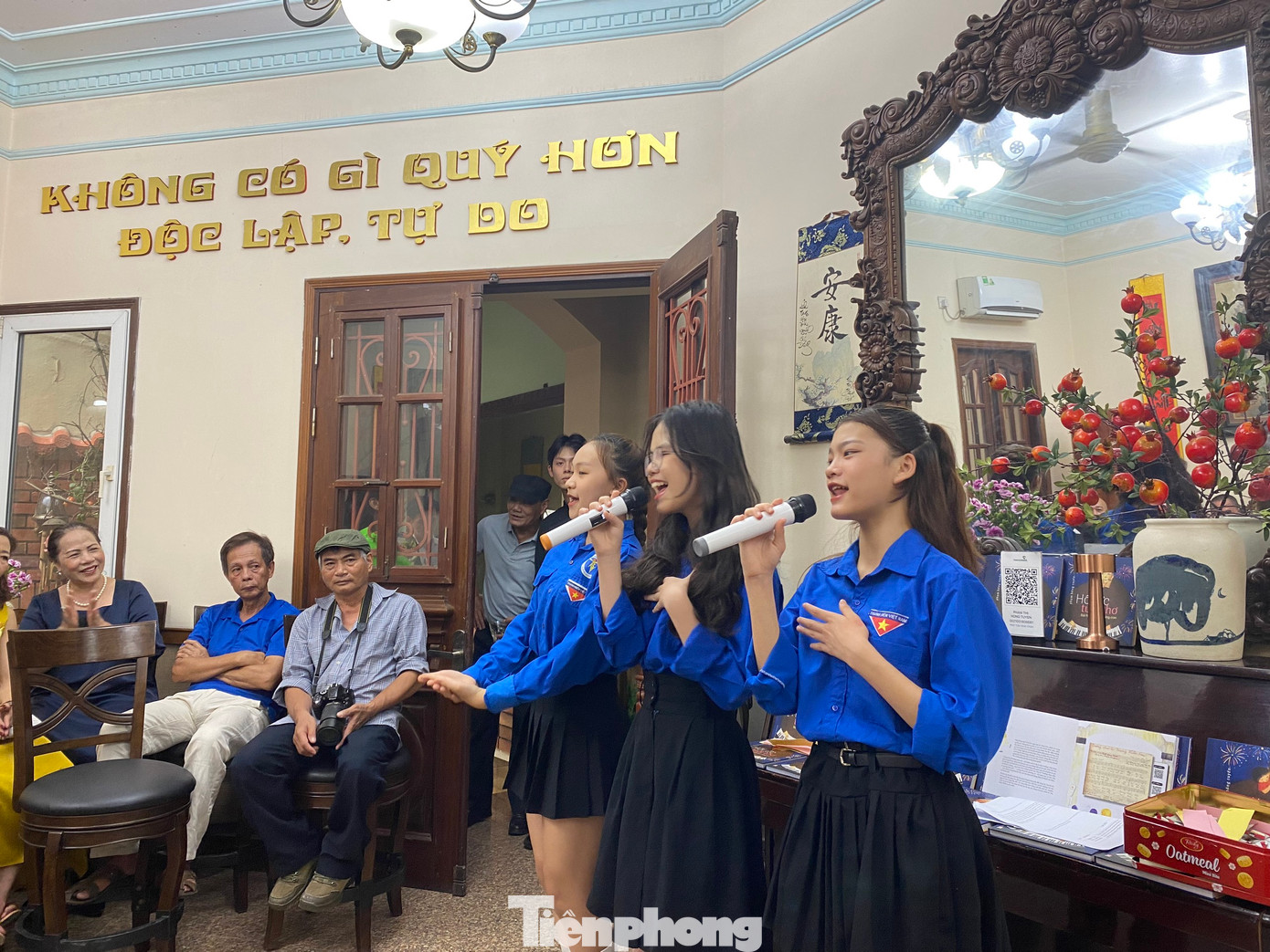 Nhiều ca khúc nổi tiếng của nhạc sĩ Phạm Tuyên được biểu diễn tại buổi giao lưu.