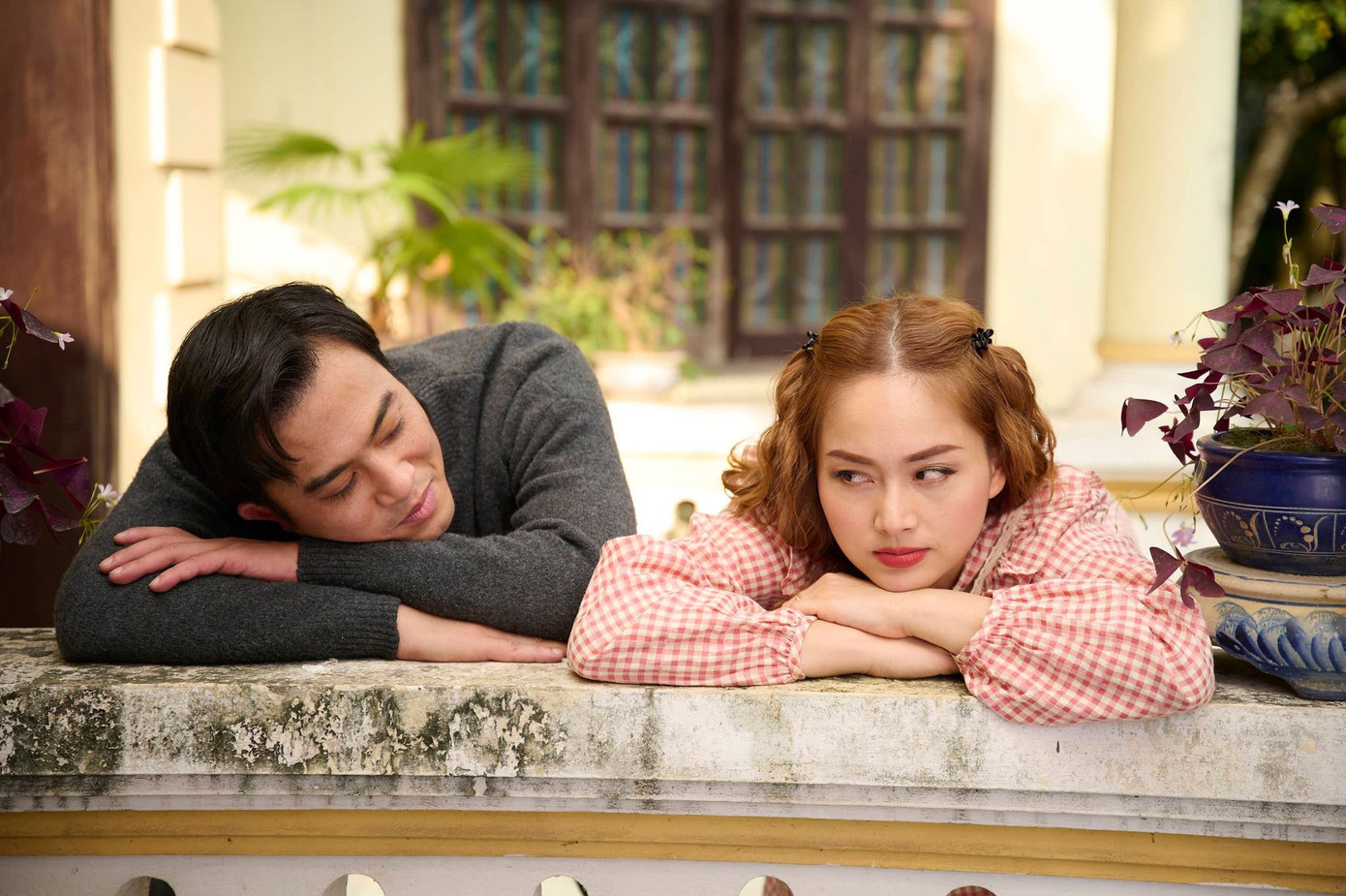 Cặp đôi Hà - Thành (Doãn Quốc Đam) tạo nên những tình huống hài hước. Cặp đôi Hà - Thành (Doãn Quốc Đam) tạo nên những tình huống hài hước.