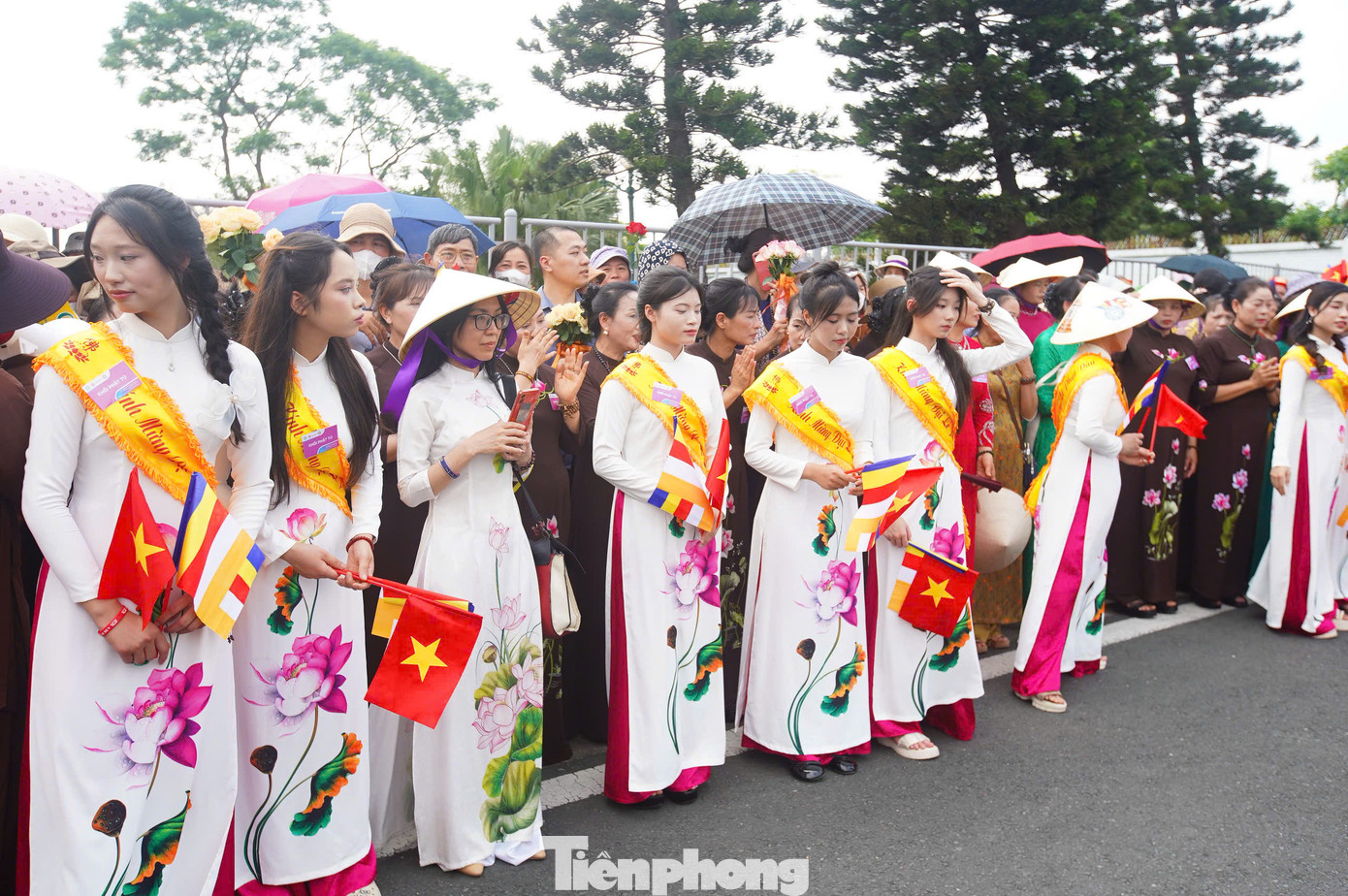 Các loại ô tô chở hàng có khối lượng chuyên chở từ 500 kg trở lên, ô tô chở khách từ 25 chỗ trở lên (trừ xe buýt, xe thu gom rác, xe xử lý sự cố, xe có phù hiệu bảo vệ, xe phục vụ đại lễ Phật đản) sẽ bị hạn chế hoạt động tại một số khu vực.