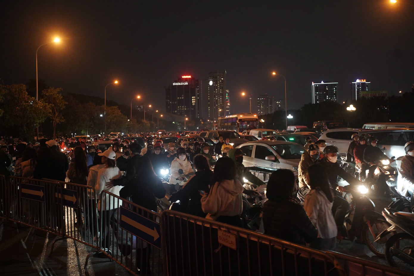 Biển người ở sân Mỹ Đình ảnh 12