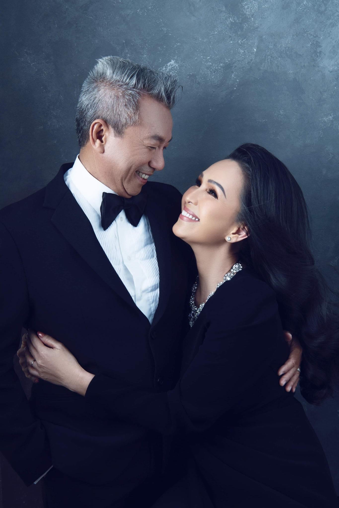 Nếu như diễn viên 60 tuổi nổi tiếng với vẻ đẹp "vượt thời gian", thì người bạn đời của Diễm My cũng vô cùng lịch lãm, phong độ Nếu như diễn viên 60 tuổi nổi tiếng với vẻ đẹp "vượt thời gian", thì người bạn đời của Diễm My cũng vô cùng lịch lãm, phong độ