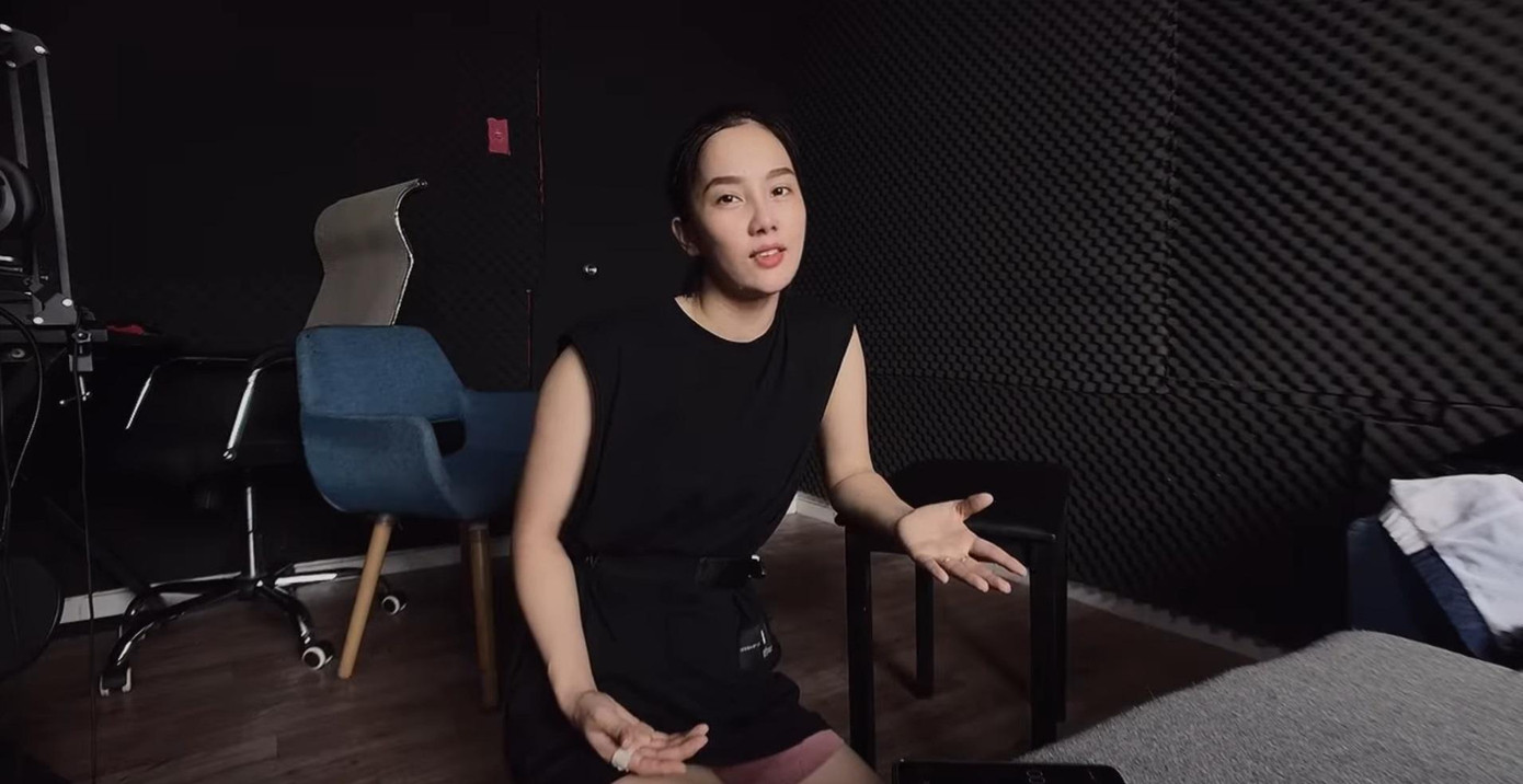 Vũ công Phạm Lịch háo hức thực hiện bài tập. Hiện thử thách vẫn tiếp tục được các sao Việt và người hâm mộ nô nức hưởng ứng.