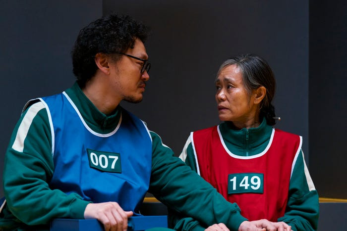 Nhiều tình tiết trong phim nặng tính sắp đặt.