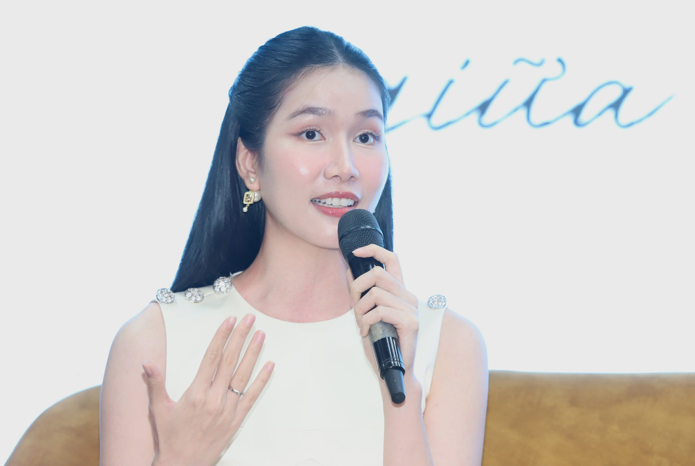 Phạm Ngọc Phương Anh cho rằng công chúng nên tiếp cận với drama theo hướng văn minh, tránh xa các thông tin tiêu cực để tạo năng lượng tích cực cho bản thân.