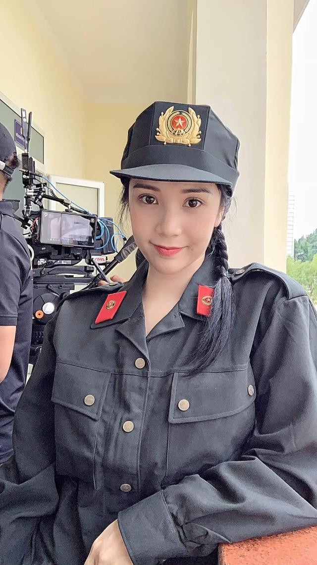 Thanh Bi lần đầu thử sức với một vai diễn khá nặng ký trong bộ phim Bão ngầm.