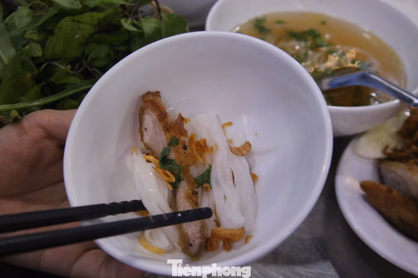 Món phở xíu chấm Nam Định bắt đầu được thực khách quan tâm, mong muốn thưởng thức. Trước đây người dân Nam Định vẫn quen ăn thịt xá xíu cùng phở, nhưng là phở nước. Dần dà, món ăn được biến tấu thành phở chấm. Món ăn này dần trở thành quà chiều không thể thiếu của người dân Nam Định.