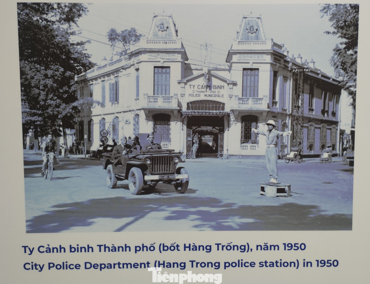 Sở Cảnh sát Hà Nội (hay còn gọi bốt Hàng Trống) do chính quyền thực dân Pháp xây dựng, bên trong có dãy nhà giam. Cuối tháng 8/1945, bốt Hàng Trống là trụ sở của Ty Cảnh sát Bắc Bộ. Năm 1946, khi trở lại xâm lược Việt Nam, thực dân Pháp lấy địa điểm này làm Trung tâm chỉ huy của Cảnh sát Pháp ở Hà Nội, giam giữ các chiến sĩ cách mạng. Năm 2004, bốt Hàng Trống được gắn biển Di tích lịch sử cách mạng kháng chiến. Hiện nay, bốt là trụ sở của Công an quận Hoàn Kiếm.