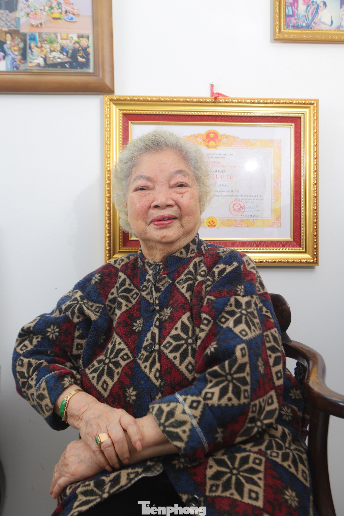 &quot;Ngày ấy còn khỏe, tôi vẫn phóng xe máy đi đóng phim. Đạo diễn cứ gọi là có mặt. Bà nội không ăn pizza là bộ phim tôi thích nhất vì kịch bản trẻ trung, vui vẻ, các diễn viên đều đáng yêu&quot;, NSƯT Lê Mai tâm sự.