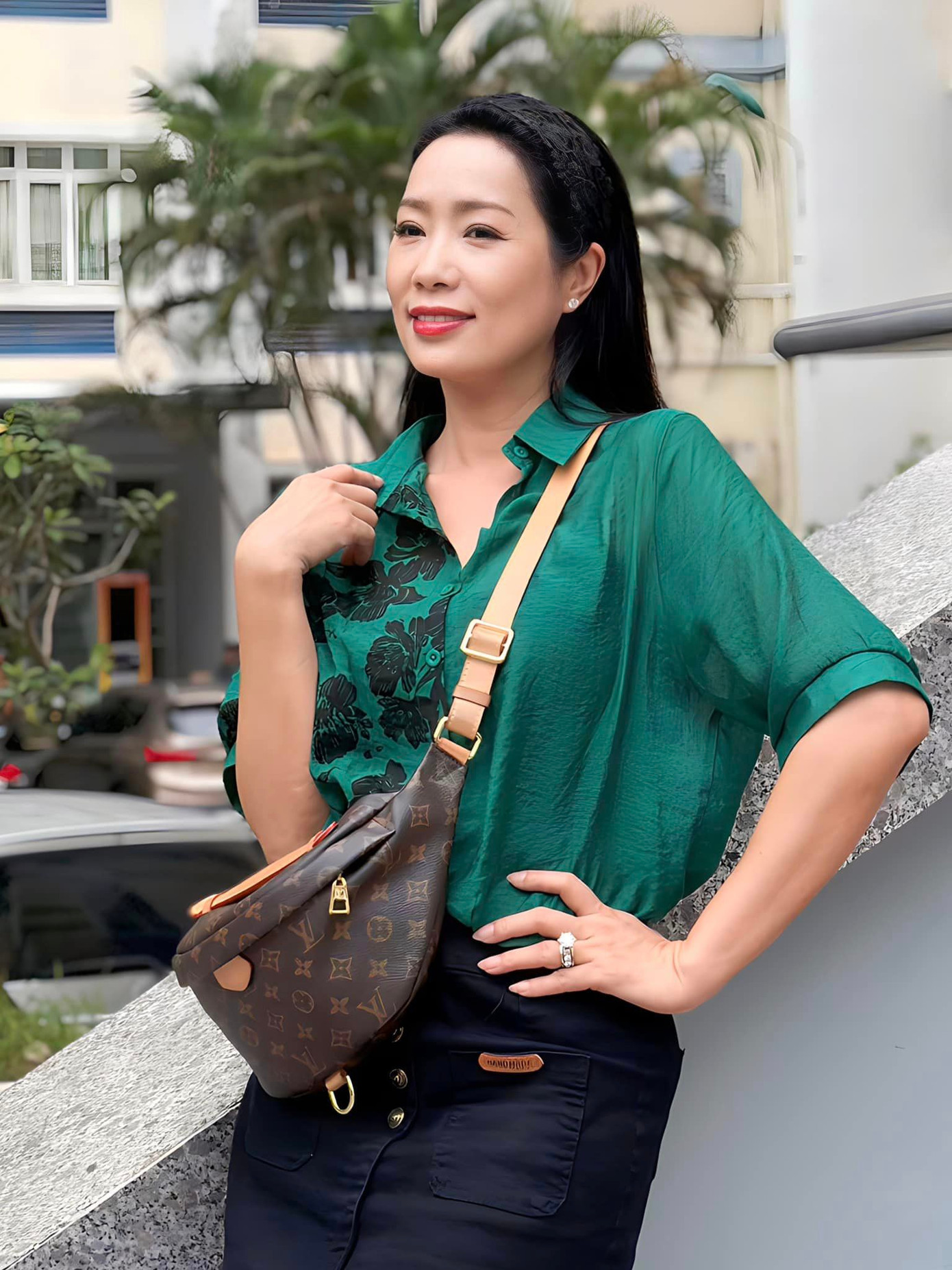 Nữ nghệ sĩ trẻ trung ở tuổi ngoài 50. Nữ nghệ sĩ trẻ trung ở tuổi ngoài 50.