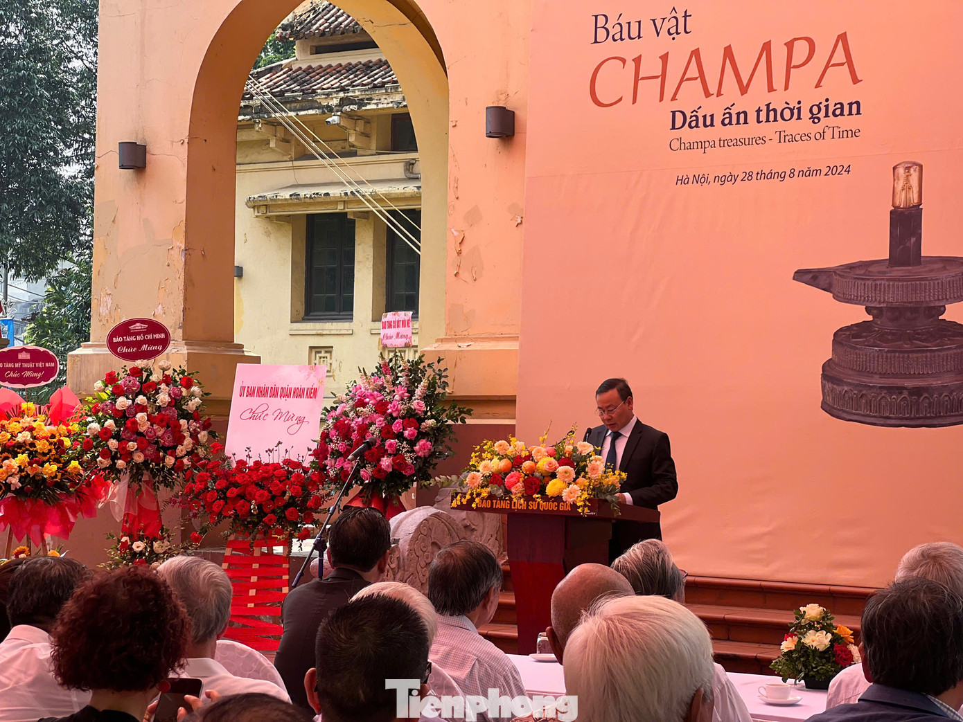 Cổ vật tượng nữ thần Durga là pho tượng đồng lớn nhất, đại diện tiêu biểu, đặc sắc của nghệ thuật văn hóa Champa được phát hiện cho đến nay, từng bị buôn bán trái phép vào Hoa Kỳ. Sáng 28/8, cổ vật quý hiếm lần đầu được công bố trước công chúng.