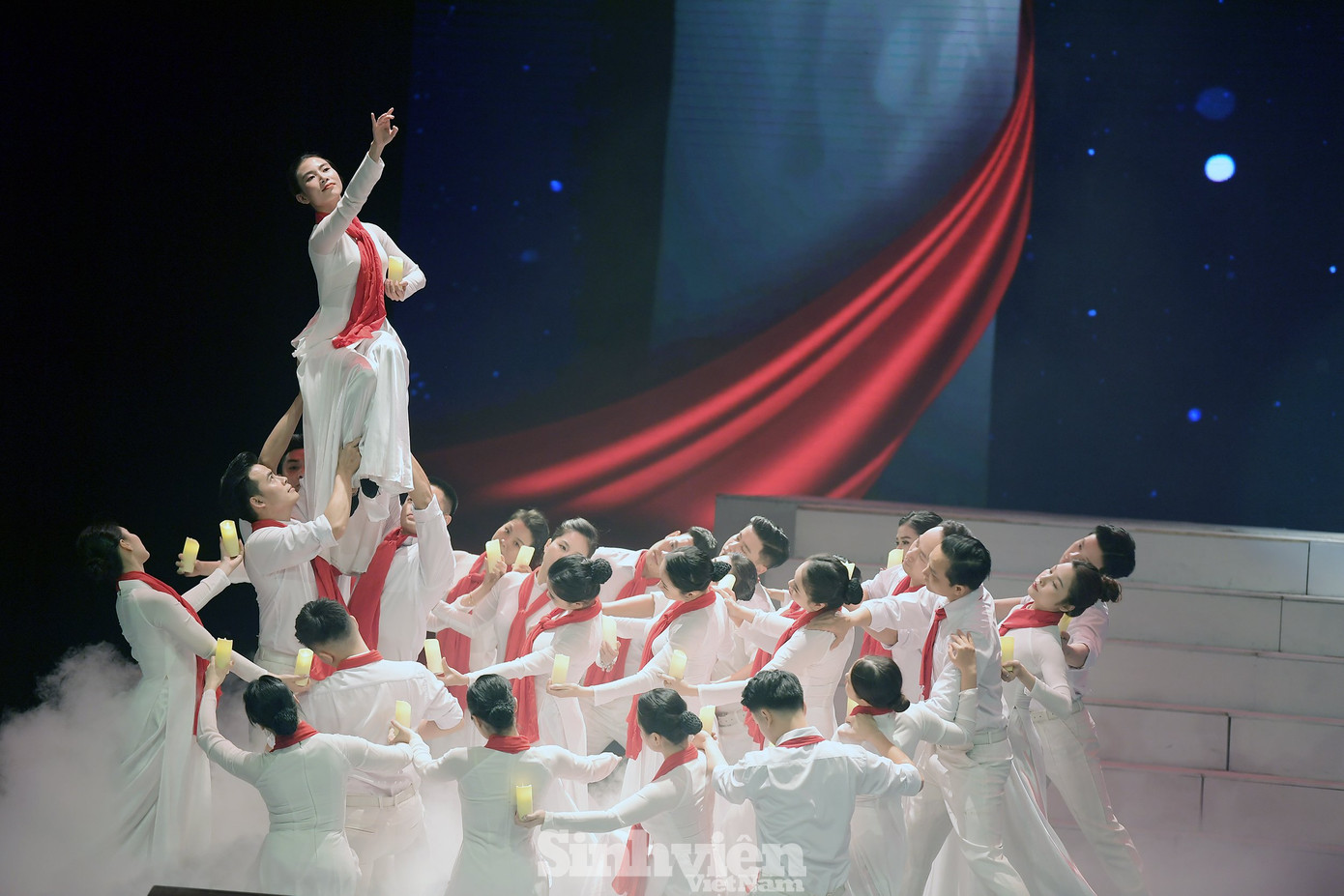 Chương trình không chỉ tri ân, bày tỏ lòng biết ơn sâu sắc với những cán bộ, chiến sĩ đã hy sinh xương máu cho Tổ quốc, nhân dân, mà còn thể hiện lòng biết ơn sâu sắc đối với thân nhân của các chiến sĩ.